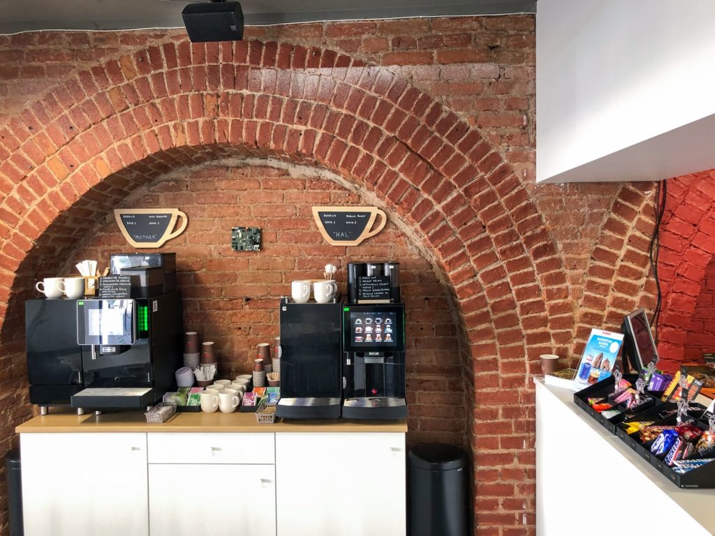 نصب سیستم صوتی کافه با بهترین تجهیزات حرفه‌ای | راه‌اندازی صدای یکنواخت در کافی‌شاپ